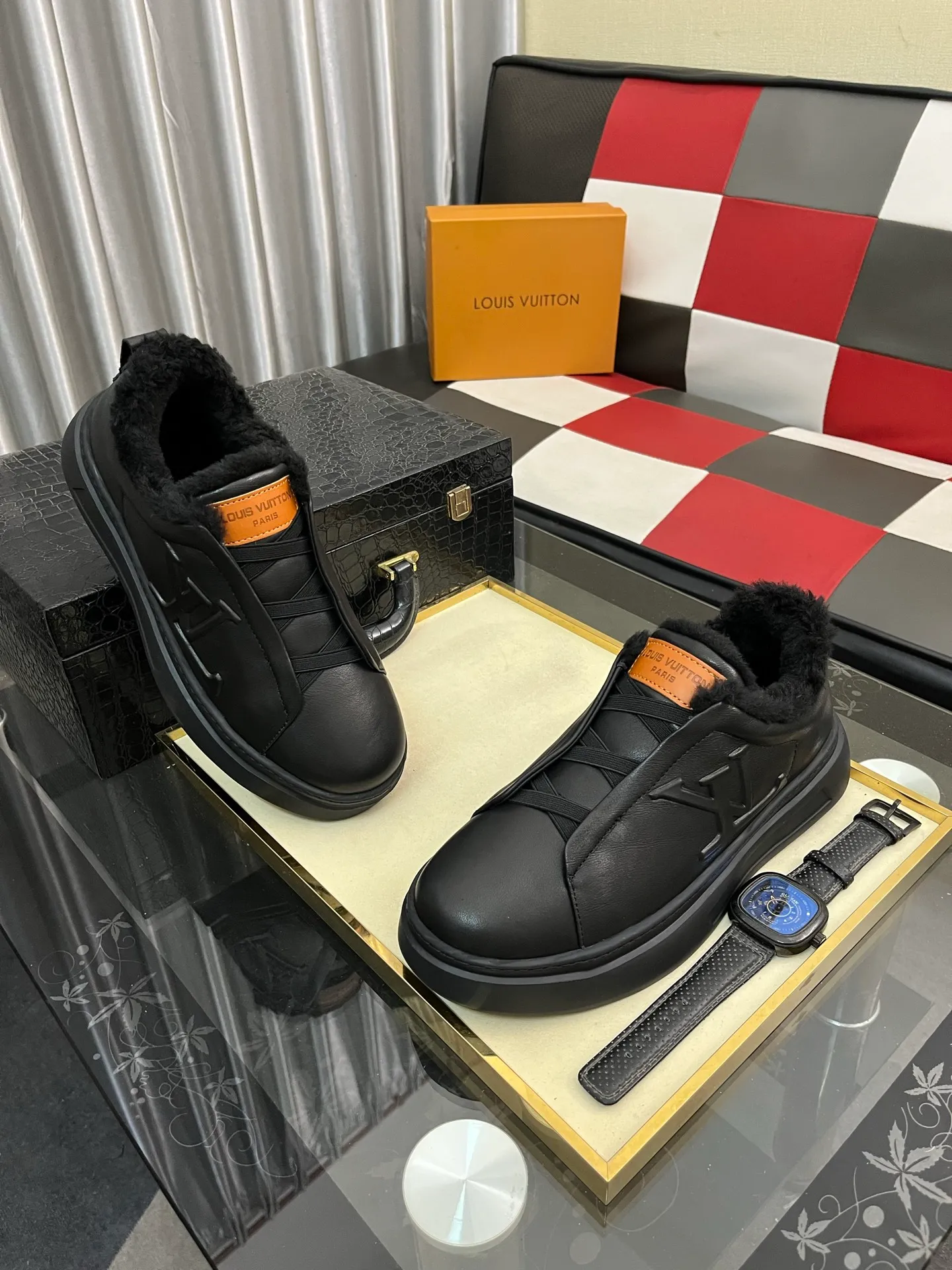 Men's shoes 💰480⌚️⌚️《Louis Vuitton/LV Louis Vuitton》casual shoes are a must-have for trendy men😍😍 Original brand imported from Italy, imported original leather, cow lining (refuse to discolor and grind feet) sole: original sole provided by the original factory, French lazy style design ⚠️fitting on the feet. Original quality super comfortable original sole. Code number: 38-442️⃣Colors available